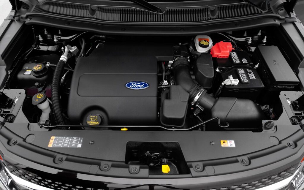 Motor de la camioneta familiar Ford Explorer 2013