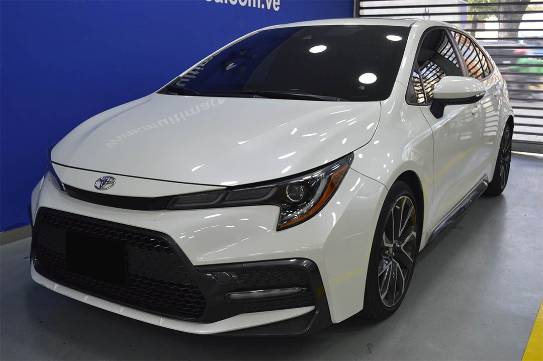 COROLLA-XSE-AJ817UM-diagonal.jpg